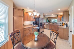 House, 3 Bedrooms | Dining