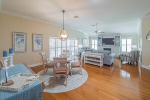 House, 3 Bedrooms | Dining