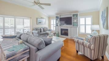House, 3 Bedrooms | Living room