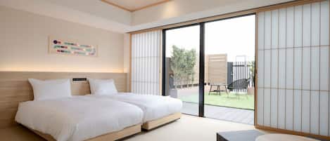 客房, 非吸煙房, 露台 (Sky Terrace and Board Game) | 羽絨被、房內夾萬、書桌、熨斗/熨衫板