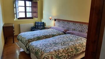 3 slaapkamers, een strijkplank/strijkijzer, wifi, beddengoed