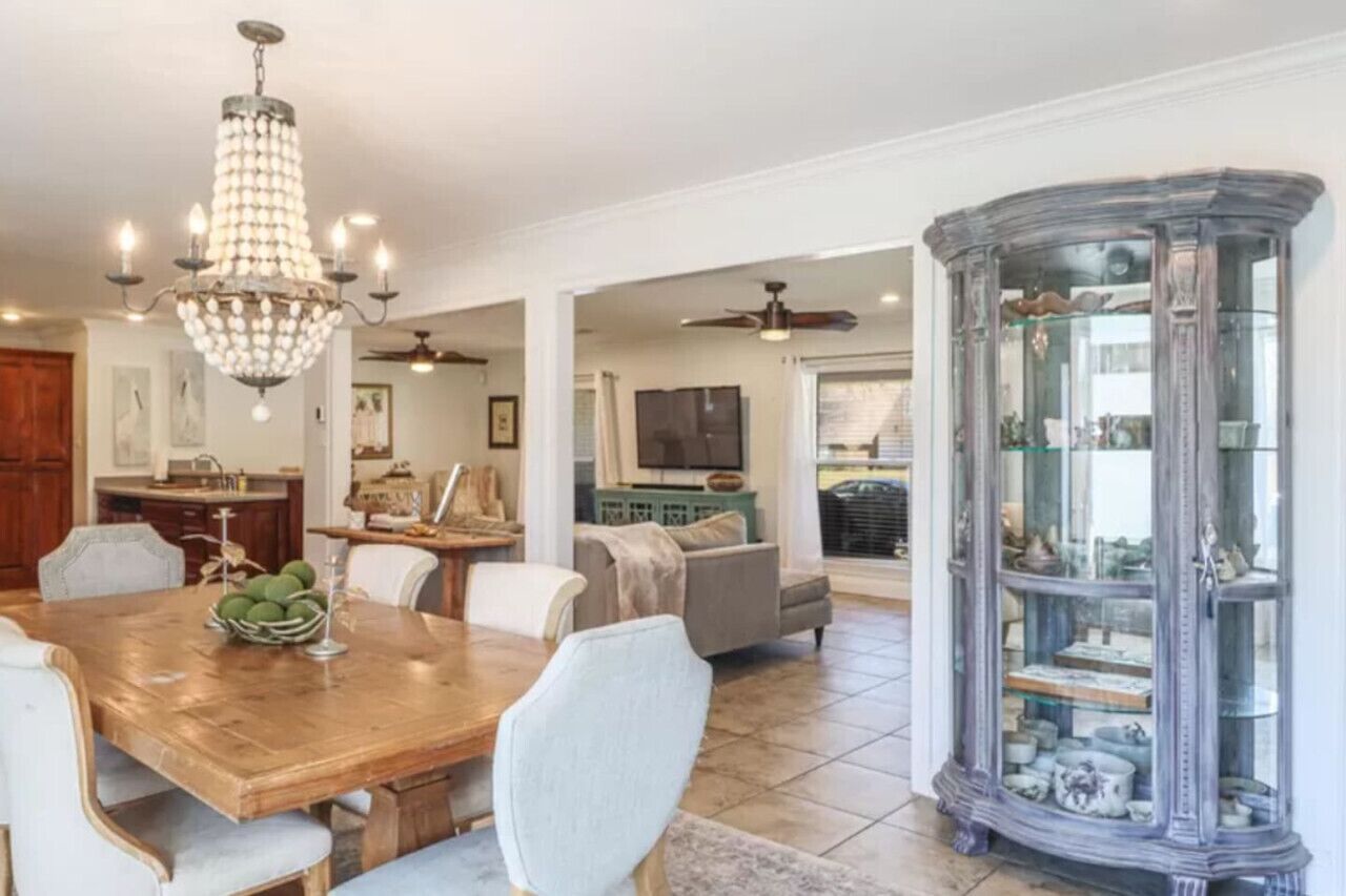 4BR 3Bath Home Centrally Located 7 Mins to Beach