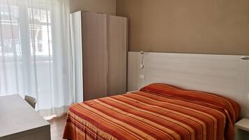 1 chambre, coffres-forts dans les chambres, fer et planche Ă repasser