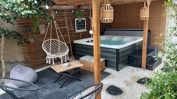 Bain à remous extérieur