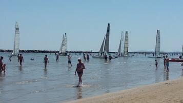Una spiaggia nelle vicinanze