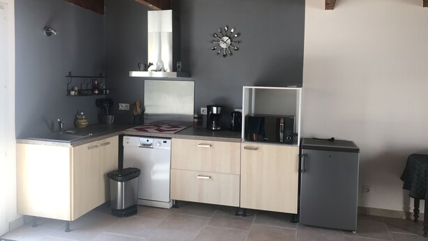 A compact kitchen with a dishwasher, a microwave, a coffee maker, and a refrigerator. - Luberon: between Aix and Lourmarin (VILLELAURE)