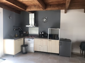 Fridge, microwave, stovetop, dishwasher - Luberon: between Aix and Lourmarin (VILLELAURE)