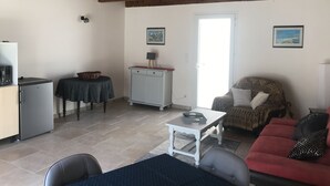 A compact living space with a kitchenette, a dining table, a sofa, and a patterned armchair. - Luberon: between Aix and Lourmarin (VILLELAURE)