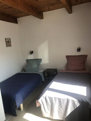 2 多间卧室、熨斗/熨衣板、免费 WiFi、床单