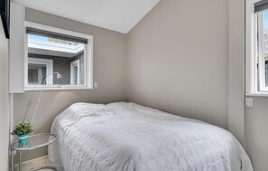 3 bedrooms, iron/ironing board, free WiFi