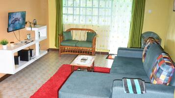 Smart TV, libros y estéreo