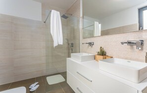 Shower - Villa Paolo (Istria - Novigrad) (Novigrad)