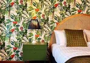 2 bedrooms, iron/ironing board, travel cot, WiFi - Rose Court "Avitium"... Rest, Relax & Revitalize (New Town)