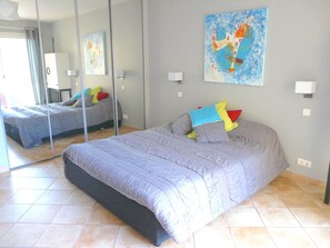 4 bedrooms, desk, iron/ironing board, WiFi - Large sunny villa 4 bedrooms - beautiful view - with swimming pool (Antibes)