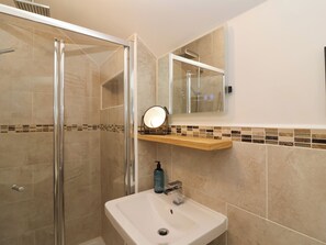 Cottage | Bathroom