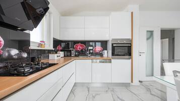 ๋น๋ผ | 3 ๊ฐ์ ์นจ์ค