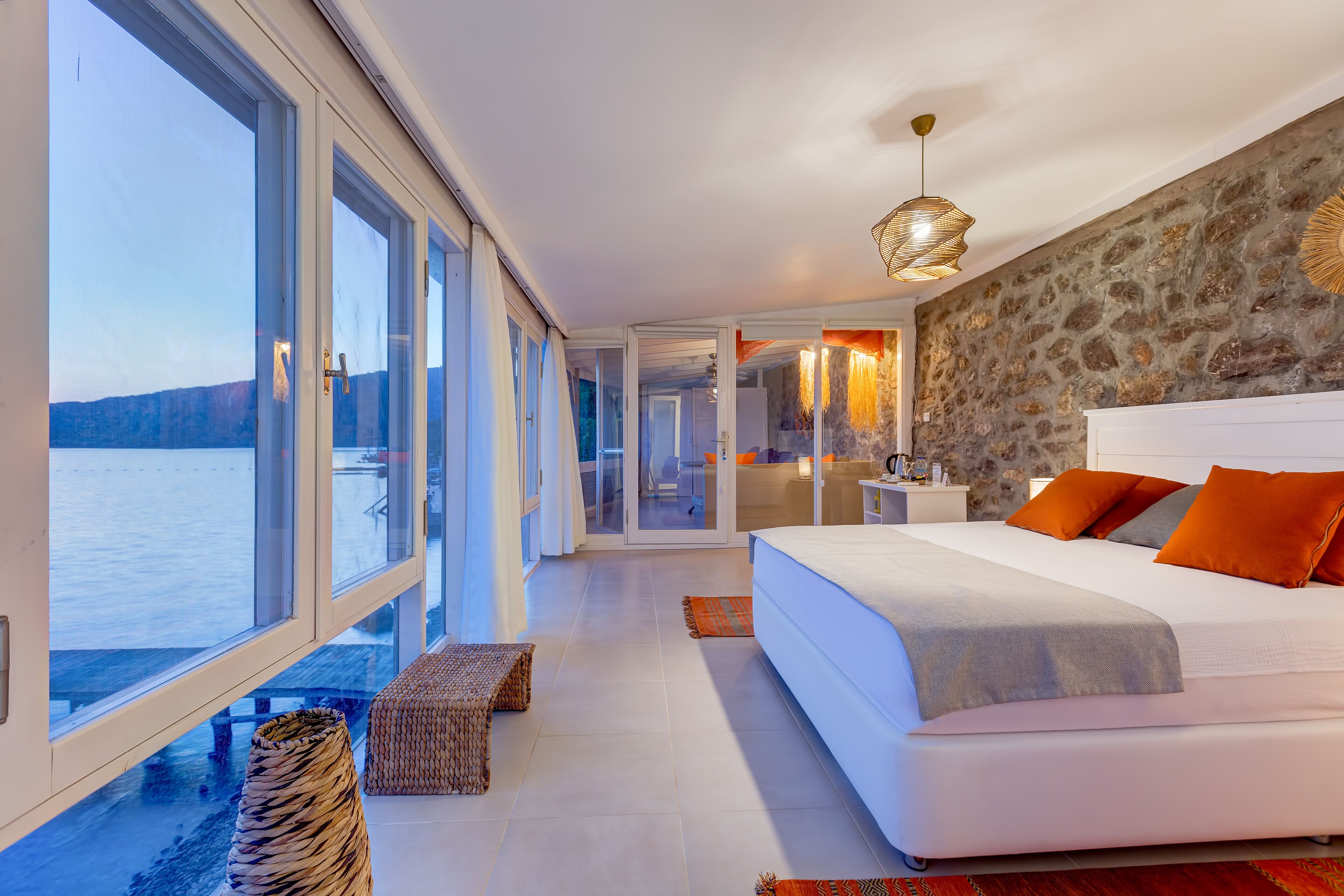 シニア ルーム シービュー | 高級寝具、客室ごとに異なる装飾、客室ごとに異なるインテリア、アイロン / アイロン台