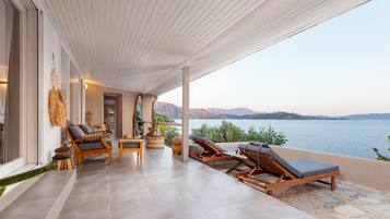 Chambre Majestueuse, terrasse, vue mer | Vue depuis le balcon
