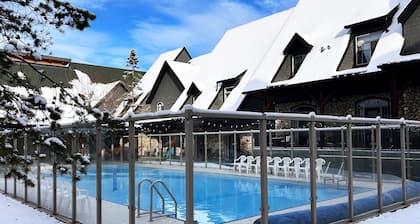 Relaxing Chalet - Heated Pool & Hot Tub - Pet Friendly