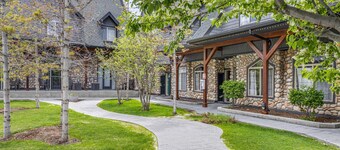 Relaxing Chalet - Heated Pool & Hot Tub - Pet Friendly