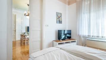 Apartment | 3 bedrooms, minibar, free WiFi, bed sheets