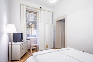 Apartment | 3 bedrooms, minibar, free WiFi, bed sheets - Huge Apartment in the city center (Budapest)