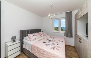 1 quarto, Wi-Fi de cortesia, roupa de cama