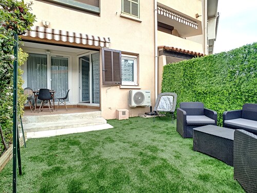 2/3 AIR-CONDITIONED ROOMS GARDEN LEVEL SWIMMING POOL TENNIS PÉTANQUE 5MN FROM BEACHES