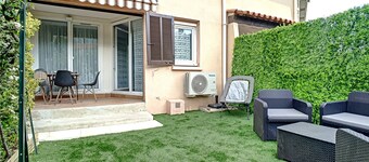 2/3 AIR-CONDITIONED ROOMS GARDEN LEVEL SWIMMING POOL TENNIS PÉTANQUE 5MN FROM BEACHES