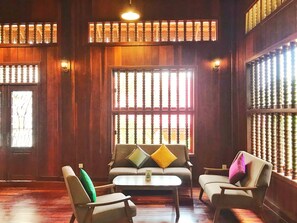 Books - My Key Polanka Private Villa with Swimming Pool (Krong Siem Reap)