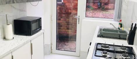 House | Private kitchen | Fridge, microwave, oven, stovetop