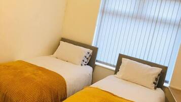 House | 4 bedrooms, free WiFi, bed sheets