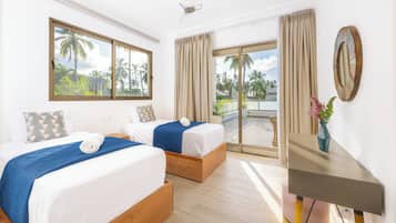 10 Schlafzimmer, Schreibtisch, Bügeleisen/Bügelbrett, Reisekinderbett