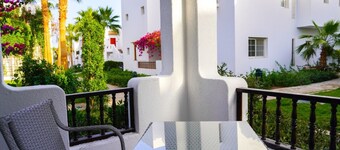 Modern Apartment with swimming pool
