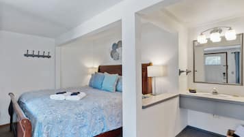 Iron/ironing board, free WiFi, bed sheets