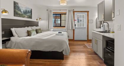 Bavarian Gasthaus, Suite D - quaint downtown stay
