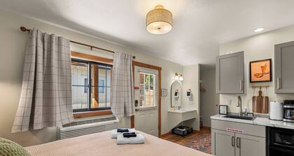 Bavarian Gasthaus, Suite D - quaint downtown stay