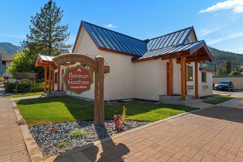 Bavarian Gasthaus, Suite D - quaint downtown stay