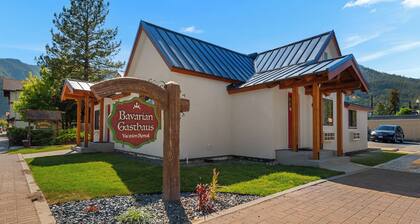 Bavarian Gasthaus, Suite D - quaint downtown stay