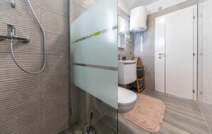 Shower, hair dryer - Beach front apartment in Seget Donji with WiFi (Seget Donji)