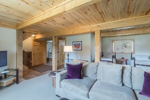 Smart TV, fireplace, DVD player