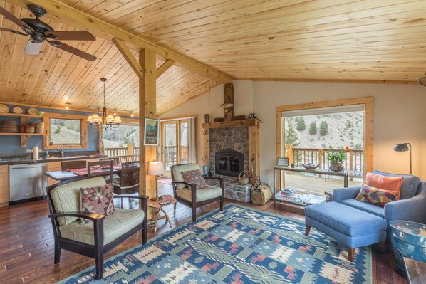 Smart TV, fireplace, DVD player
