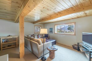 Smart TV, fireplace, DVD player