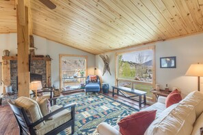 Smart TV, fireplace, DVD player