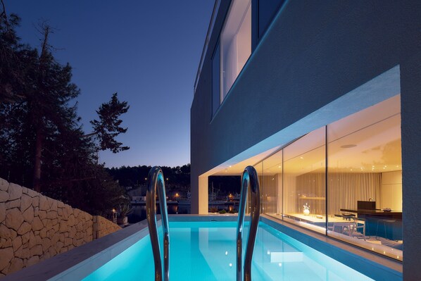 Outdoor pool, a heated pool