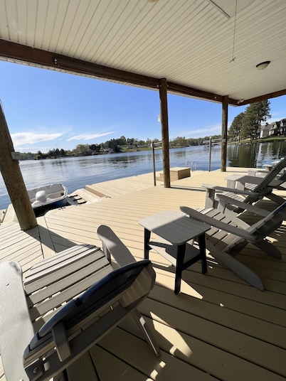 Dockside Daze-Prime Waterfront Loc w/ Amazing View, Firepit, Tiki Bar, Lrg Dock