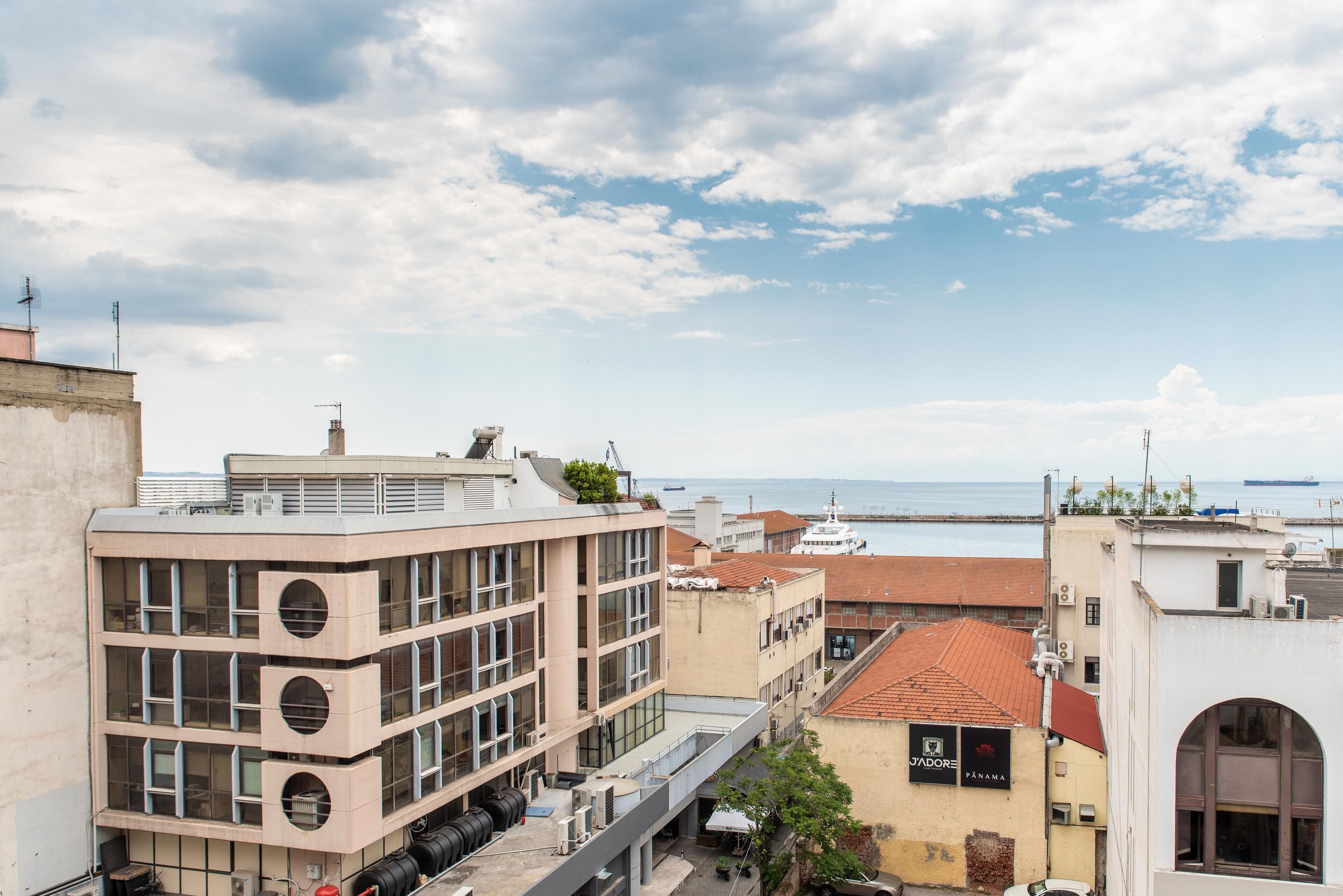 Exclusive Studio Suite, 1 Queen Bed, Sea View | View from room