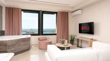 Premium Studio Suite, Jetted Tub, Sea View | Blackout curtains, iron/ironing board, free WiFi, bed sheets