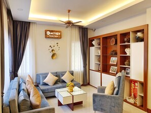 Books - My Key Premier Palace Private 3 Bedroom Villa (Krong Siem Reap)