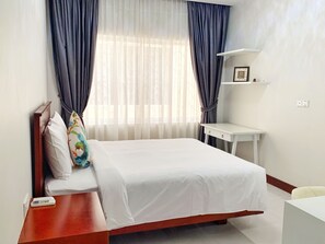 3 bedrooms, desk, iron/ironing board, free WiFi